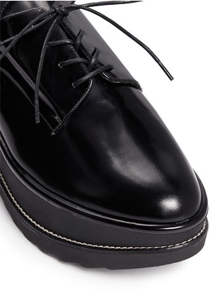 细节 - 点击放大 - STUART WEITZMAN - Kent光滑皮革厚底系带鞋