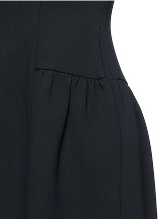 细节 - 点击放大 - CO - 深V翻领碎褶绉绸连衣裙